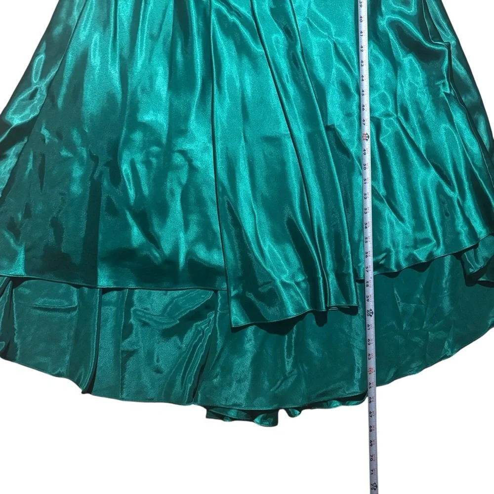 Faviana New York Emerald Green Long Satin Gown Prom/Black Tie/Formal- Size 3/4 - Picture 9 of 12